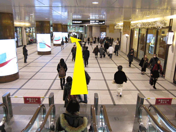 階段を降りたらもうひとつ階段