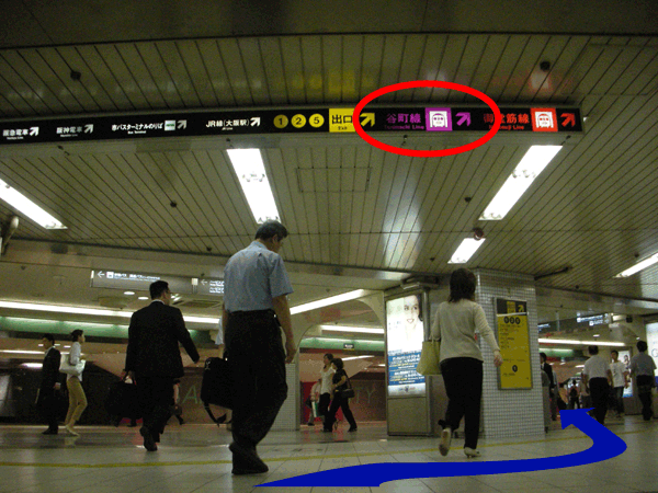 四つ橋線　西梅田駅北改札３番出口（先頭車両側）を出たところの風景